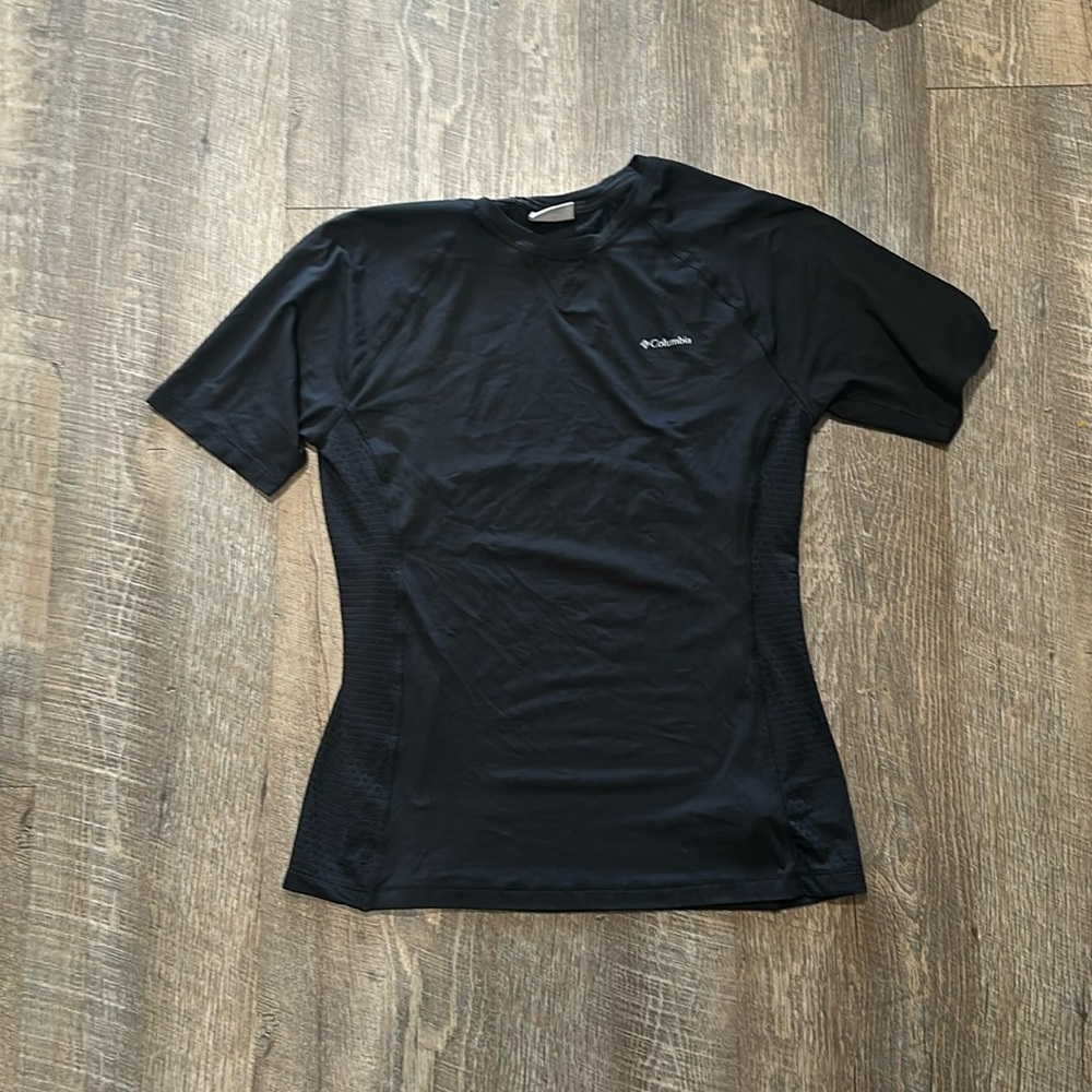 Columbia Black Short Sleeve Tee Essential Comfort